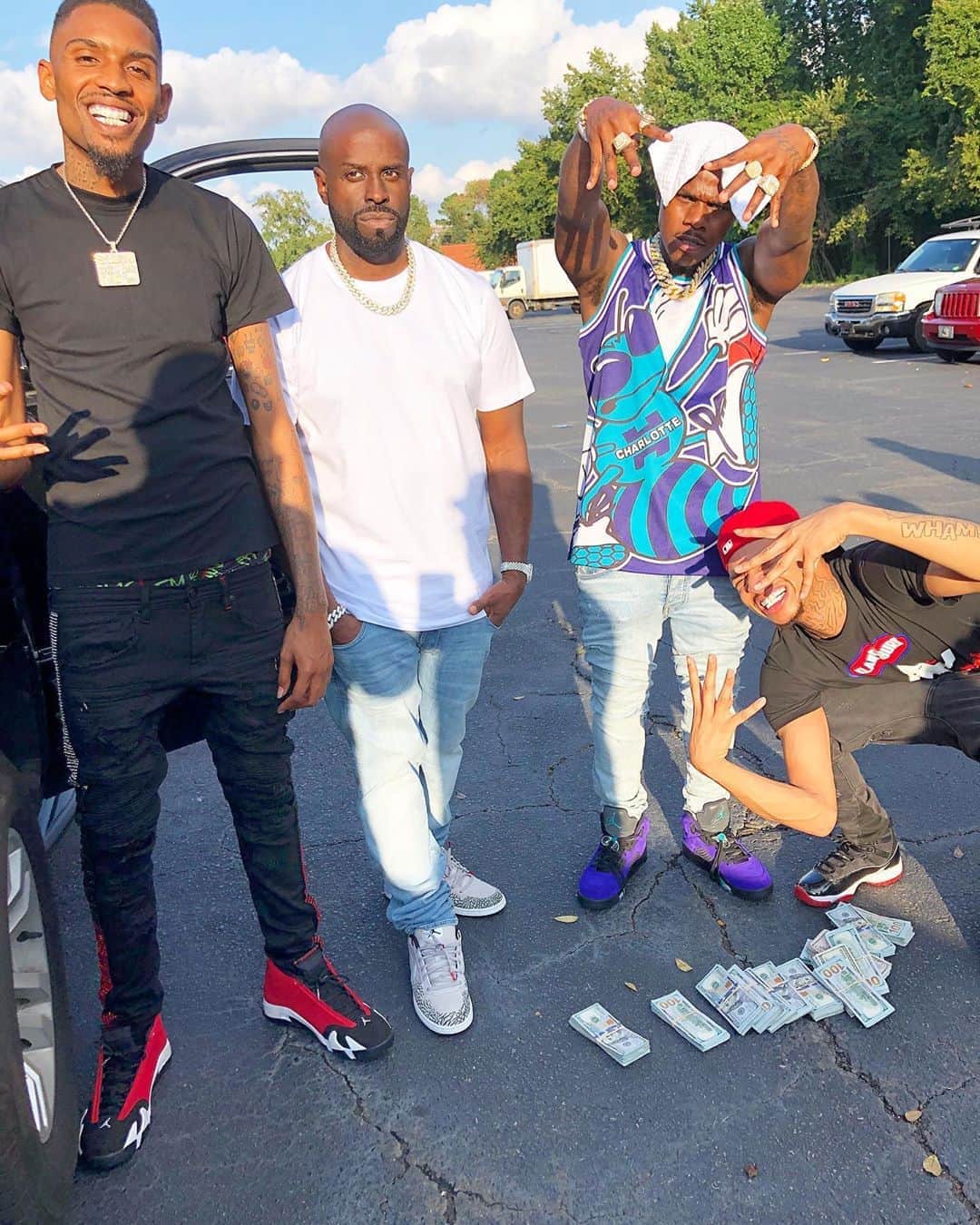 ファンクマスター・フレックスのインスタグラム：「Video Shoot! Drove to North Carolina! @dababy and @stunna4vegas taught me today how to step my video game up! They got a banger on my album! @joiemanda x @arnoldltaylor I appreciate everything!  @richdunk_lok said he got something for my album? @billiondollarbabyentertainment These boys out here making hits!!!! 🎥 @juganot DJFUNKFLEX : SESSIONS PART ONE!」
