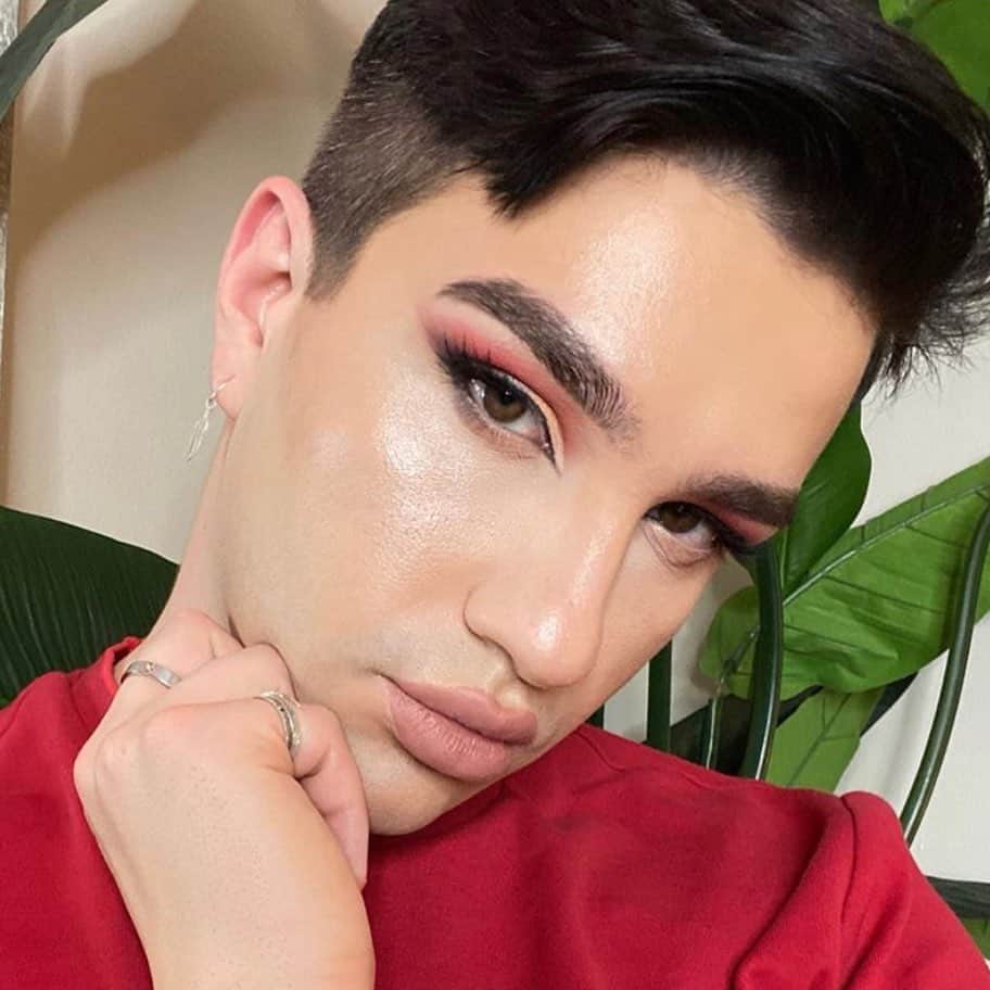 Benefit Cosmeticsさんのインスタグラム写真 - (Benefit CosmeticsInstagram)「Our brow crush 💘 @iamalexxkyler combines Goof Proof Eyebrow Pencil (4.5 - neutral deep brown) with 24-hour Brow Setter Clear Brow Gel to build his #benefitbrows! #regram #friendswithbenefit」9月29日 9時57分 - benefitcosmetics