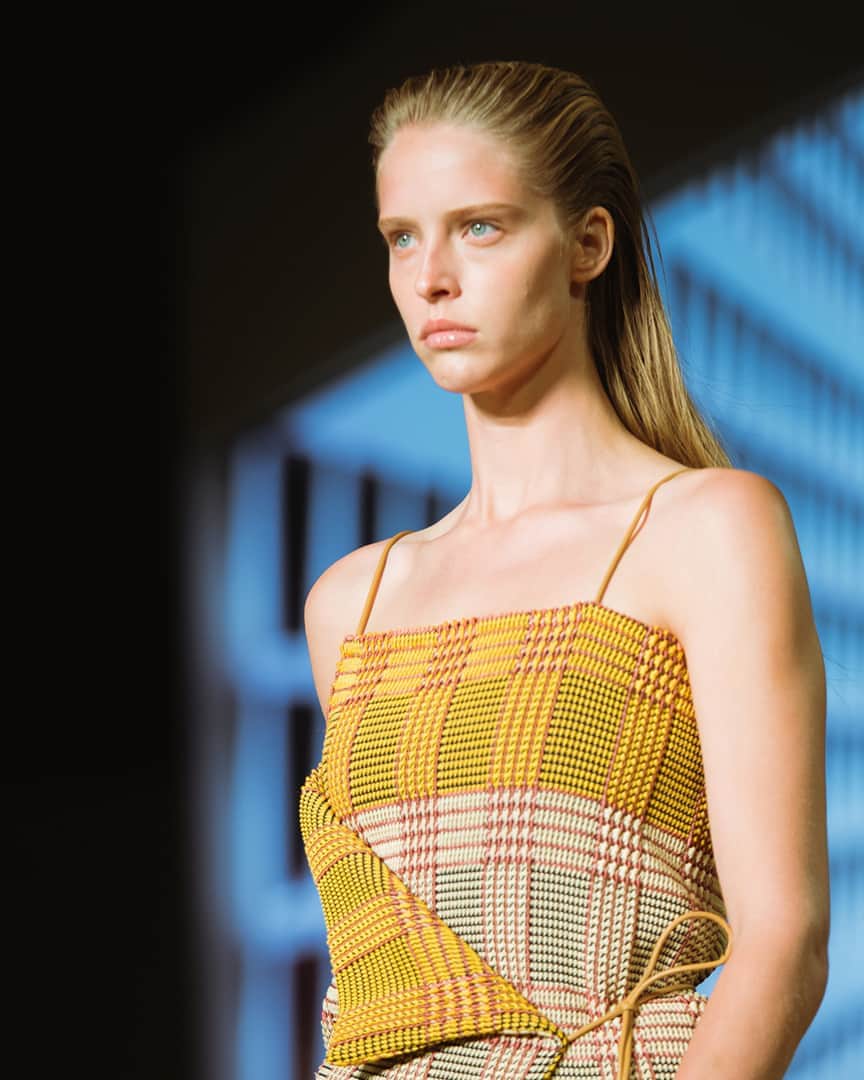 サルヴァトーレ・フェラガモのインスタグラム：「In a collection ripe with reference, there emerges another sartorial homage to Alfred Hitchcock’s legacy, in the form of an asymmetrical wrap dress in tridimensional seersucker that recalls the Prince of Wales suit worn by Sean Connery in Hitchcock’s Marnie. #FerragamoSS21」