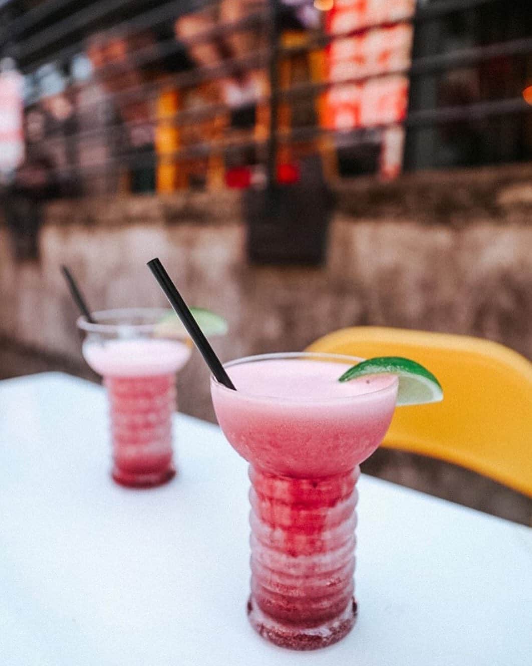 のインスタグラム：「Drinking all the frozen drinks!🍹 How are you making the most of this warm weather?☀️ - 📷: @stephjcastillo  📍: @two.wrongs  #Portland #PortlandNW #PDX #Foodie #Drinks」