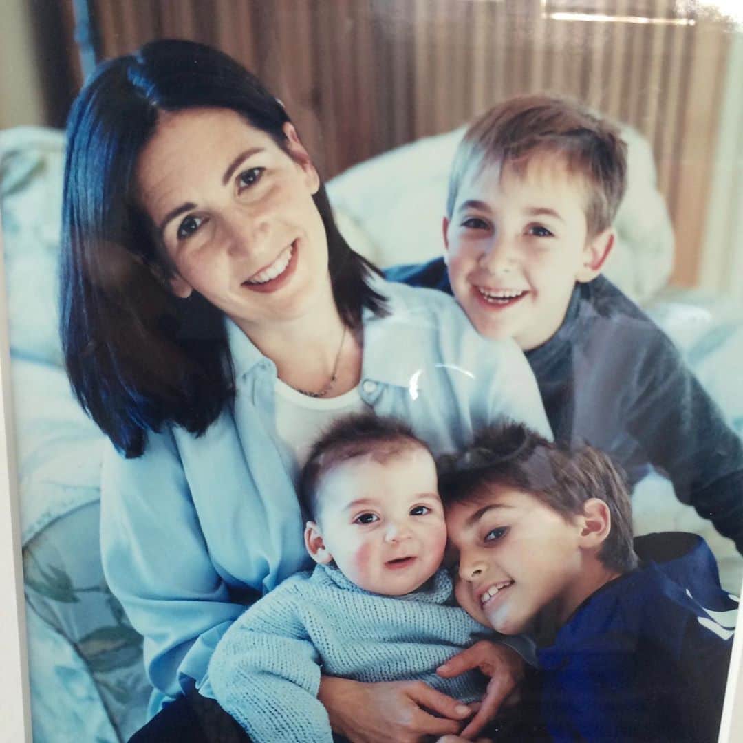 ボビー・ブラウンのインスタグラム：「I celebrate #nationalsonday and my heart ❤️ @dplofker @codyplof @5dukes」