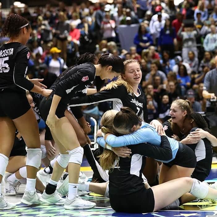 USA Volleyballさんのインスタグラム写真 - (USA VolleyballInstagram)「🚨BIG NEWS🚨 Las Vegas will host the 2021 Girls Junior National Championship on June 26-July 5 at the Las Vegas Convention Center!  🔗 in our bio」9月29日 10時08分 - usavolleyball