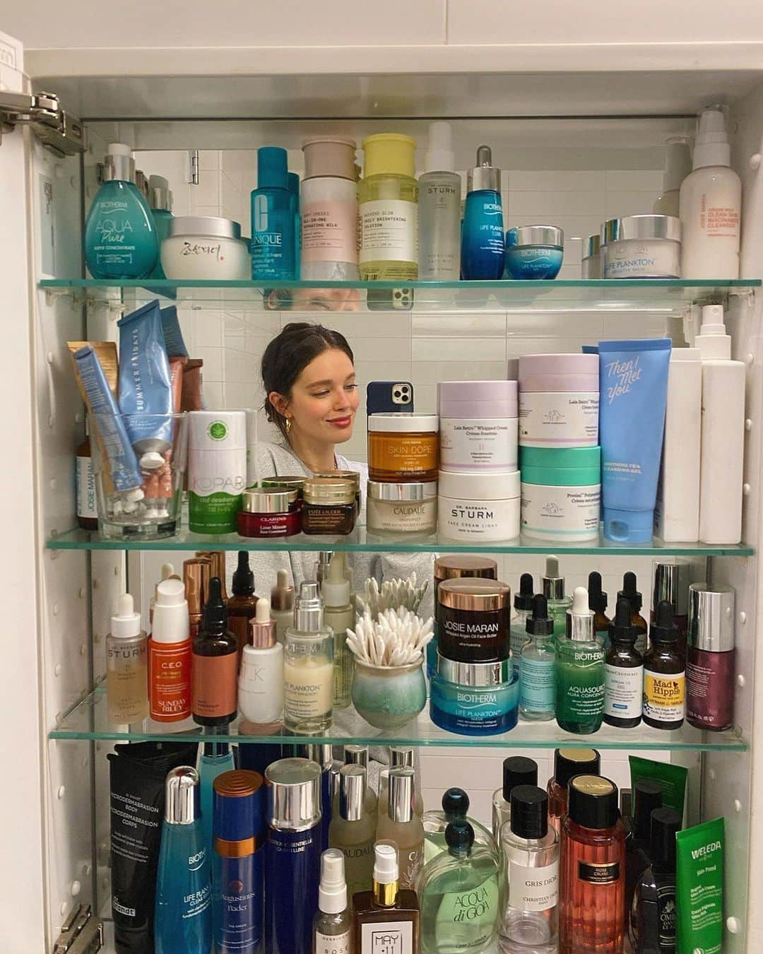 ジョジー・マランさんのインスタグラム写真 - (ジョジー・マランInstagram)「👀 Can you spot all of our must-haves here?   #cleanbeauty #cleanskincare #cleanskincareproducts #greenbeauty  📸by @emilydidonato」9月29日 10時17分 - josiemaran