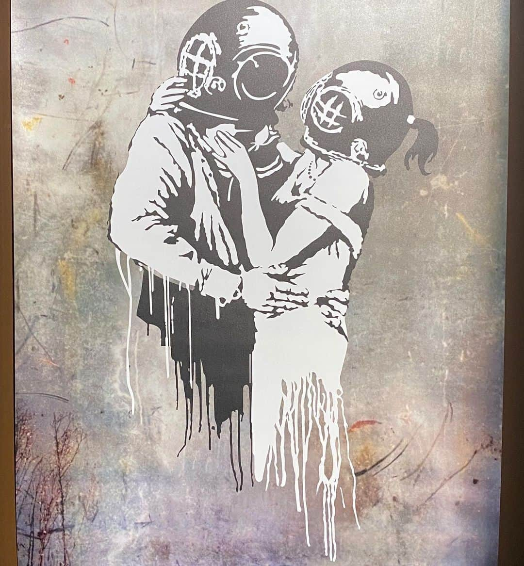 えれなさんのインスタグラム写真 - (えれなInstagram)「バンクシー展へ🎈  天才か反逆者か？  芸術の秋😉🍁  #banksy  #geniusorvandal  #バンクシー展  #えれな」9月29日 10時22分 - elena1982312