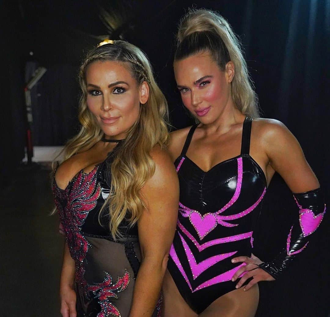 WWEさんのインスタグラム写真 - (WWEInstagram)「@mandysacs & @ashasebera_danabrooke pick up an IMPRESSIVE win against @natbynature & @thelanawwe in their welcome to #WWERaw」9月29日 10時22分 - wwe