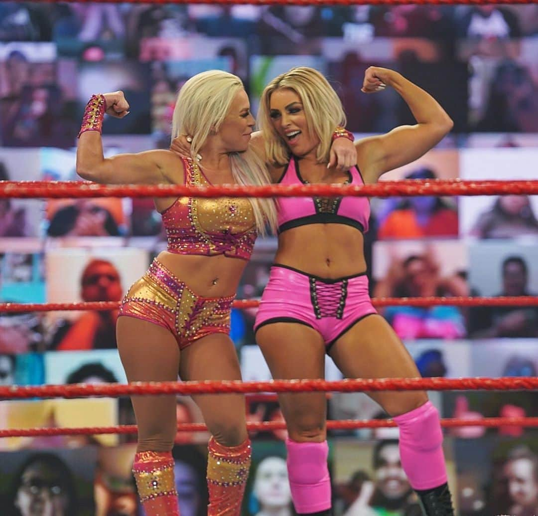 WWEさんのインスタグラム写真 - (WWEInstagram)「@mandysacs & @ashasebera_danabrooke pick up an IMPRESSIVE win against @natbynature & @thelanawwe in their welcome to #WWERaw」9月29日 10時22分 - wwe