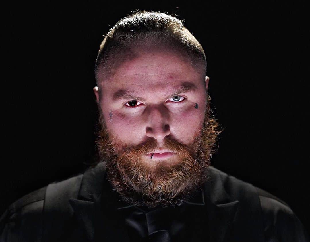 WWEさんのインスタグラム写真 - (WWEInstagram)「Is @aleister_black’s new view on things making it harder for himself? #KevinOwens seems to be taking advantage of it! #WWERaw」9月29日 10時49分 - wwe