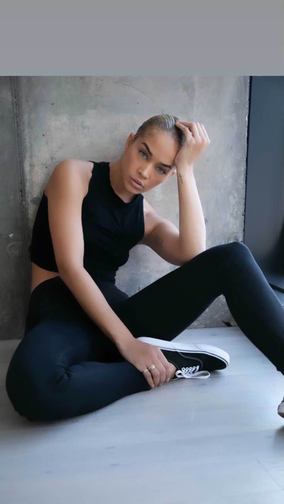 ジャスミン・サンダースのインスタグラム：「Attitude Khaleesi 🐉」
