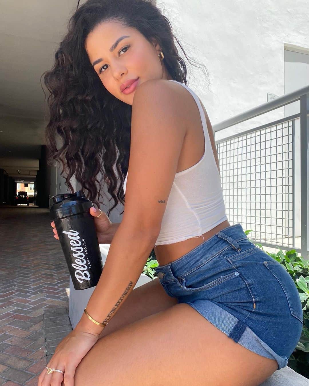 Katya Elise Henryさんのインスタグラム写真 - (Katya Elise HenryInstagram)「My body = my rules. 💁🏽‍♀️✨ • If you want to gain, maintain or lose weight, do it the Healthy way by using @blessedprotein ! So many wholesome ingredients that bring protein to the next level and make your body feel ahhhhmazing! Delicious flavors and more in the works! You’re missing out 😫 + it’s 100% plant based for the winnnn. Go to www.ehplabs.com and use code KATYA10 for money off!」9月29日 1時59分 - katyaelisehenry