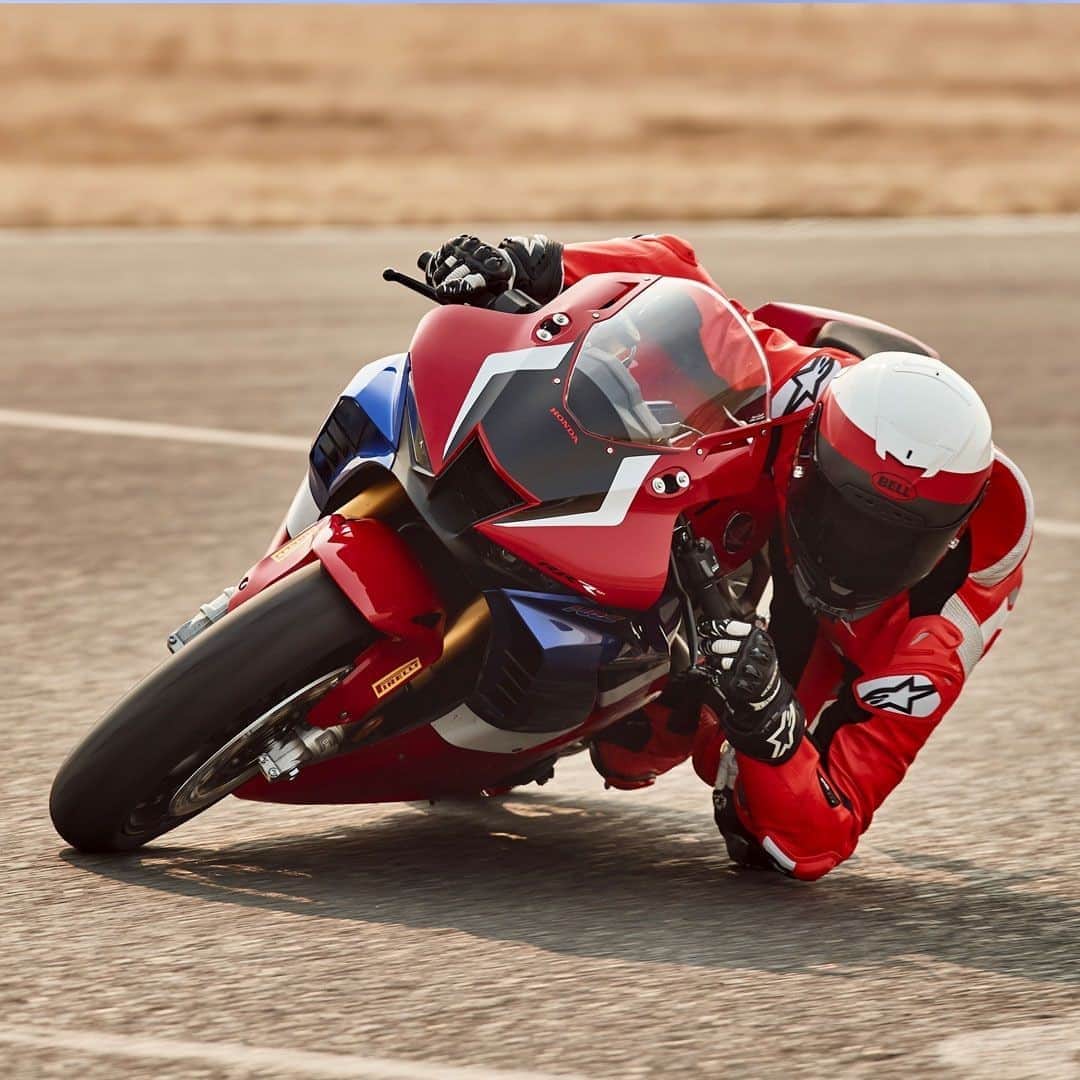 Honda Powersports USさんのインスタグラム写真 - (Honda Powersports USInstagram)「2021 CBR1000RR-R Fireblade SP  Everything but the factory contract. #cbr1000rrr #fireblade 🏍️ Troy Siahaan @motrizzle PREPPED FOR TRACK USE. SHOWN ON CLOSED COURSE.」9月29日 2時00分 - honda_powersports_us