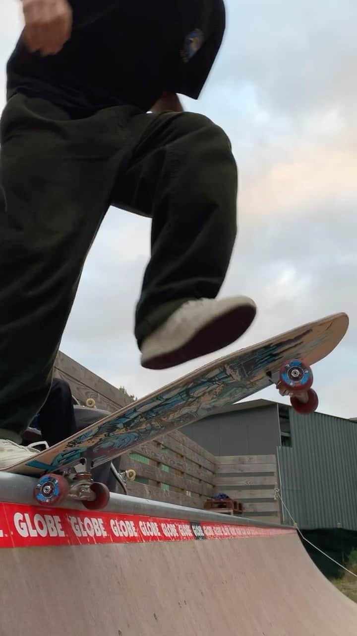 ヴィンセント・ミルウ のインスタグラム：「Thanks @buzzz_skateshop for the magic board ❤️🔥 @globebrand_europe @wastedparis #independenttrucks」