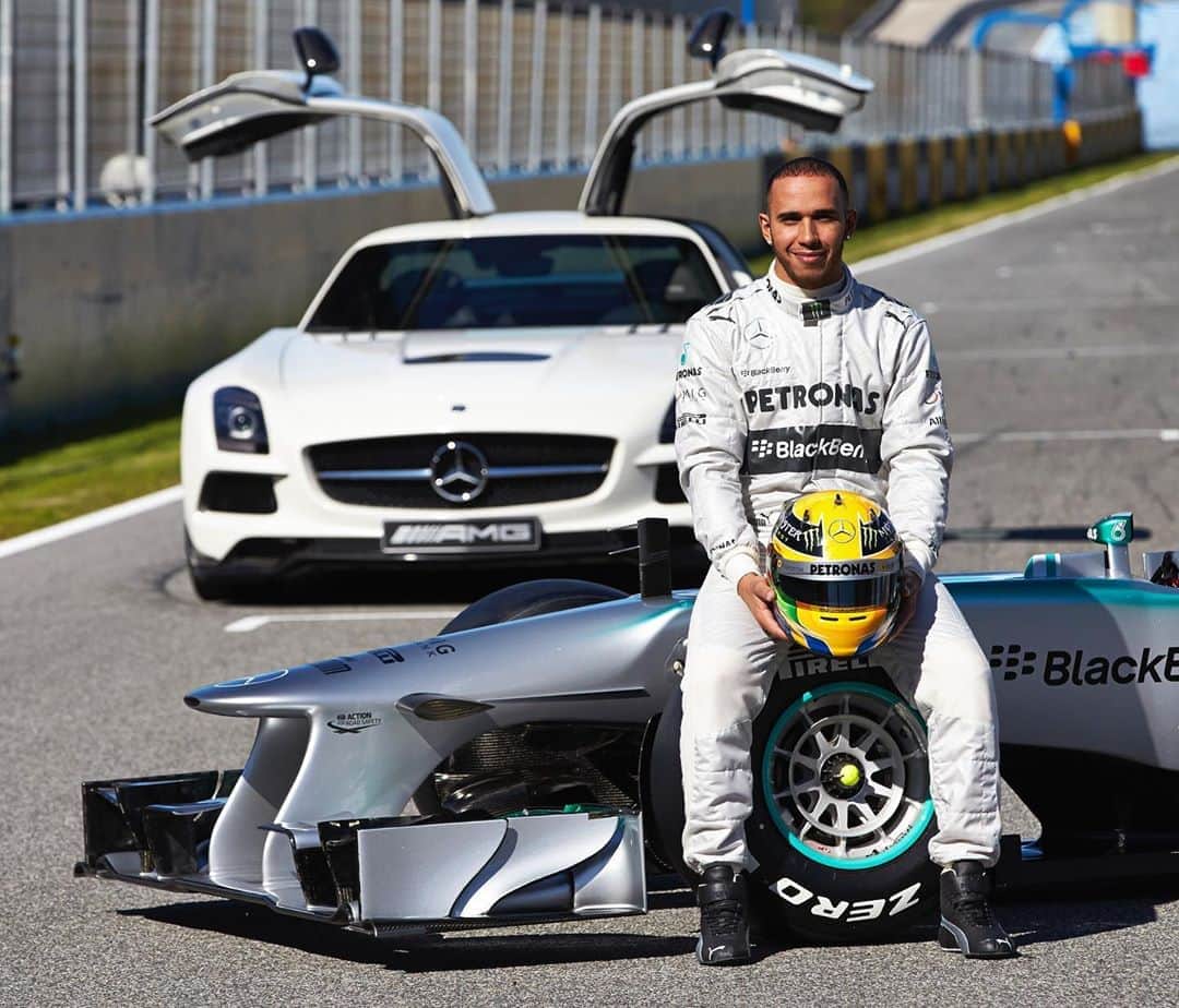 MERCEDES AMG PETRONASさんのインスタグラム写真 - (MERCEDES AMG PETRONASInstagram)「#OnThisDay in 2012, we announced @lewishamilton was joining the Team.  The rest is history. ❤️」9月29日 2時06分 - mercedesamgf1