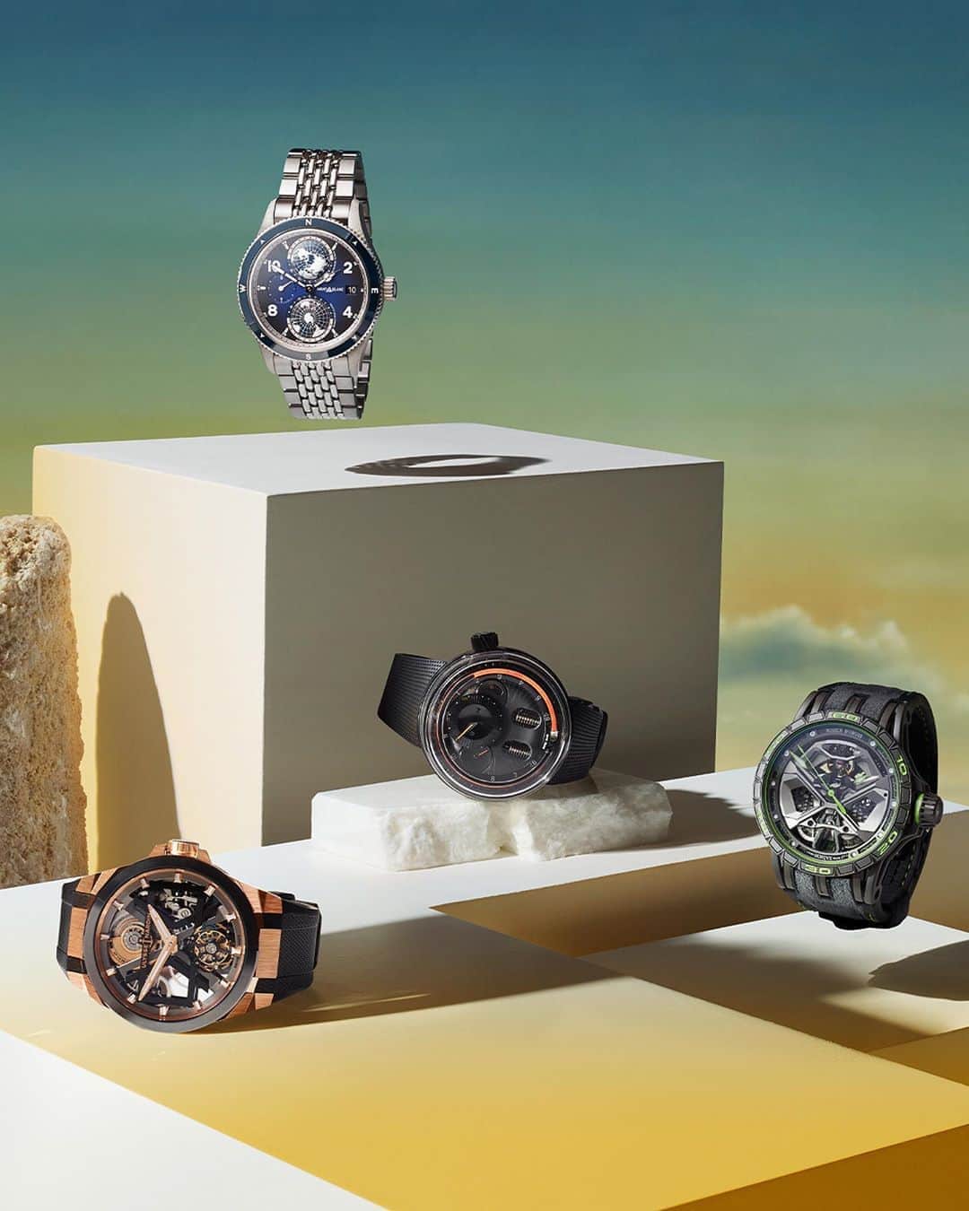MR PORTERのインスタグラム：「What can you expect from Watches and Wonders 2020 – and how do the watches we’ve already seen released fit into the picture? We spoke to FHH expert Mr Pascal Ravessoud about the trends and themes that have emerged this year. Plus, find out what’s coming up on Mr Porter over the next two weeks for watch fans. Tap the link in bio for the full story. #MRPORTERxWatchesandWonders」