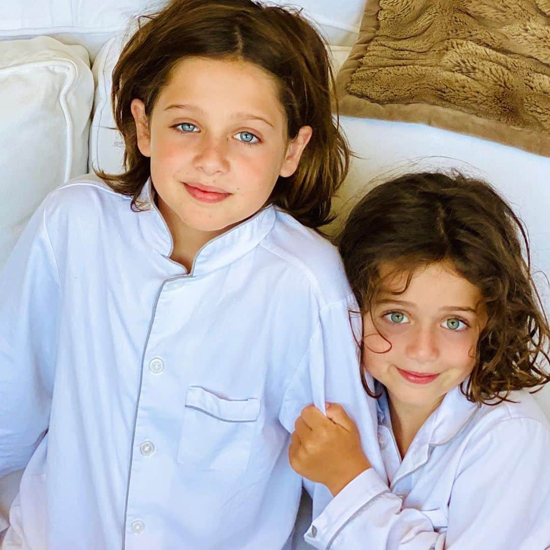 レイチェル・ゾーのインスタグラム：「These two little angels 👼🏼 gave me life and happiness I didn’t know was possible. Sky and Kaius exhaust me like no other but fill my heart and soul to infinity.  An unfathomable deepest love I have for my beautiful sons and feel endlessly #grateful they chose me to be their #Mommy 🙏🏻❤️ . #nationalsonday #mcm #boymom XoRZ」