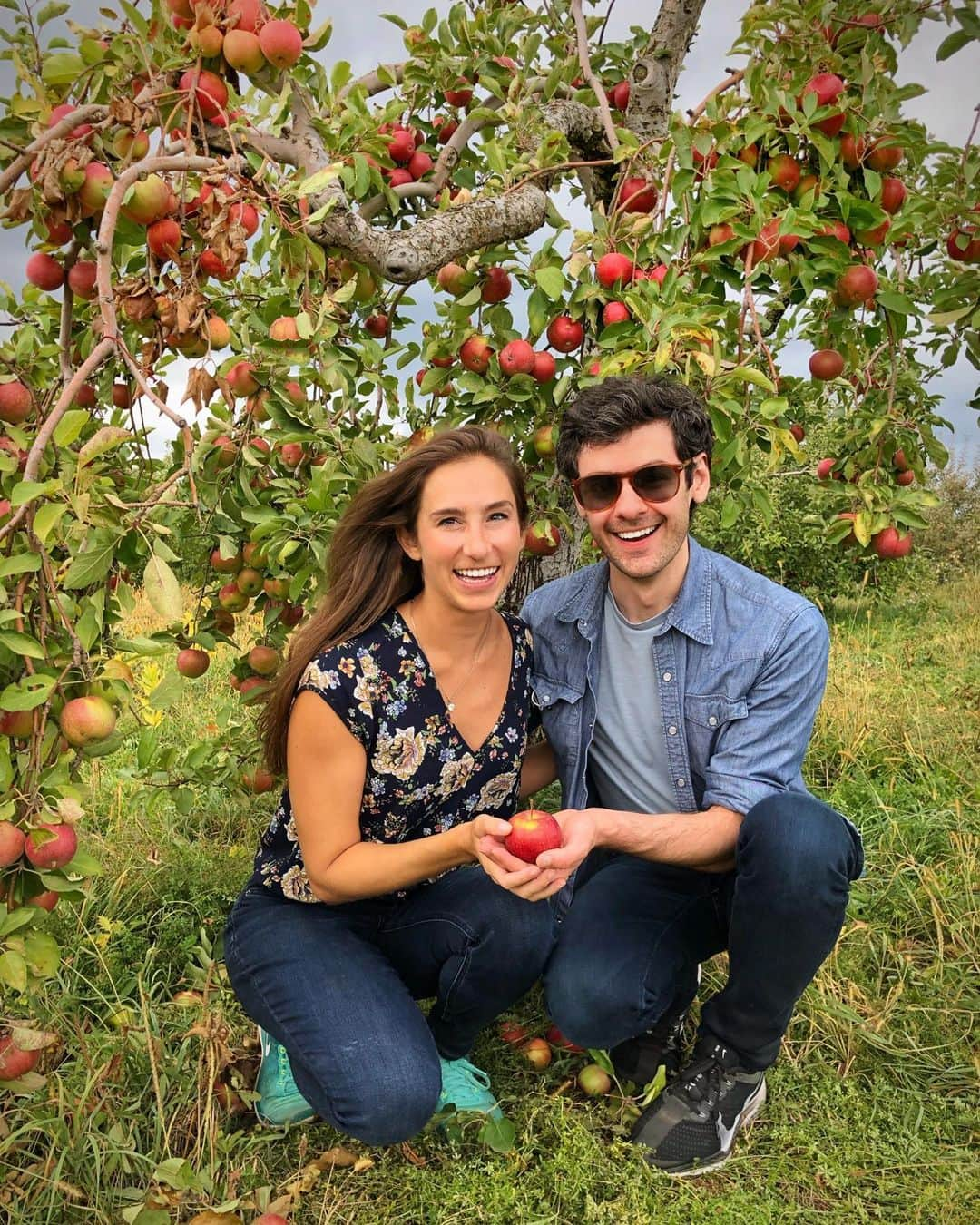 ブレンダン・ロビンソンさんのインスタグラム写真 - (ブレンダン・ロビンソンInstagram)「We made a very successful trip to the #apple farm this weekend!  #Fall is officially here! 🍎🍁 . . . #hudsonvalley #applepicking #farm #newyork #fun #autumn #autumnvibes #fallvibes #weekend」9月29日 2時09分 - brendanrobinson