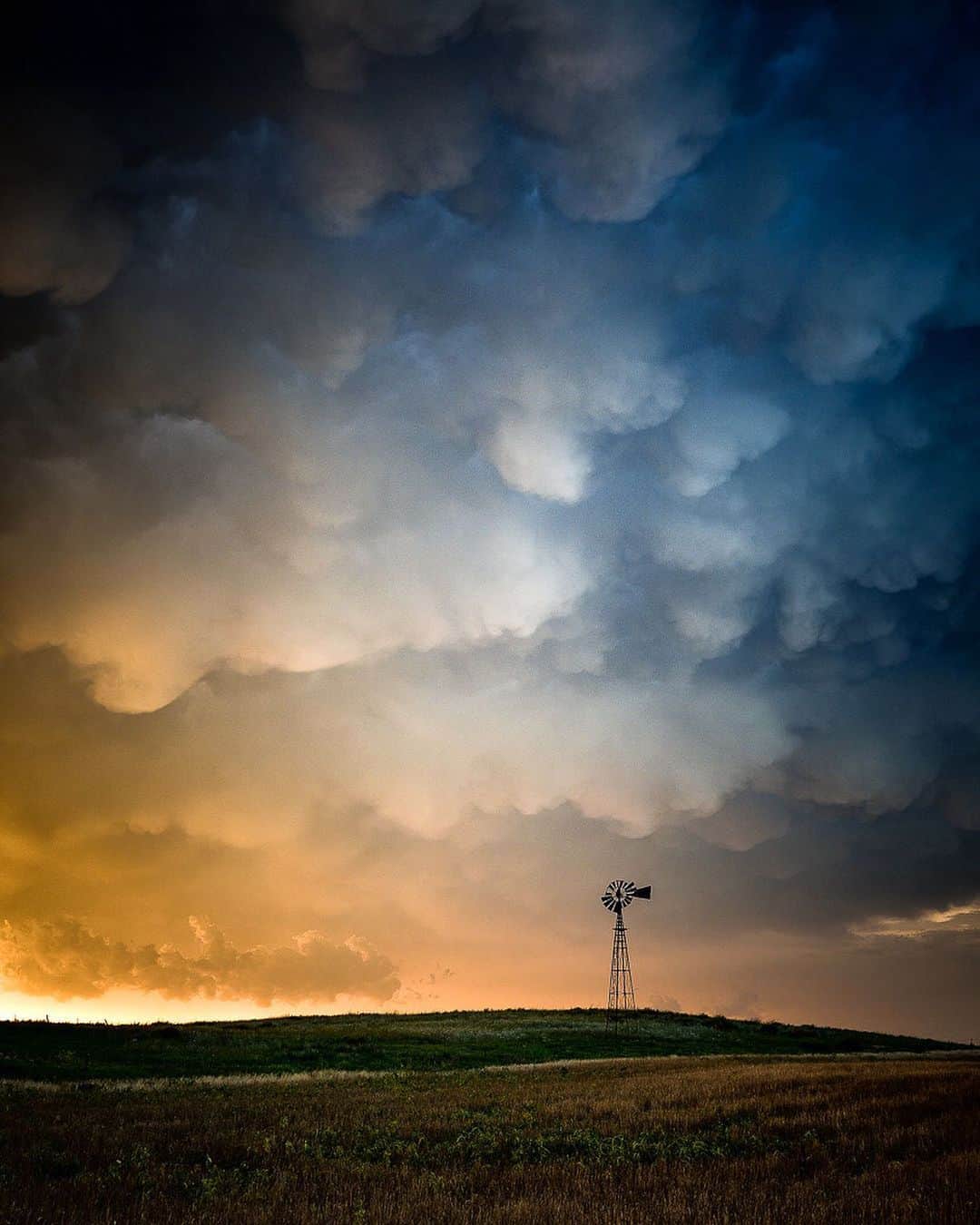 NikonUSAさんのインスタグラム写真 - (NikonUSAInstagram)「The boom and clap of thunder and  lightning strikes, fast-moving clouds and those first signs of sunlight: Not a problem for Nikon photographer @thedreadlocktraveler as he takes to remote areas in Kansas and Minnesota to photograph some of nature's best lightshows. ⛈⚡️🌥   “Once the storms start, it’s a constant struggle to find beautiful foregrounds along with staying safe and out of hail, extreme wind, excessive lightning or a tornado! The beauty of it all is that no two storms are alike. I know that the image I capture that day is something few will have been able to witness in person.”   Justin used the D750 for these shots.  Have you captured a storm rolling through? Share it with us using #NikonNoFilter.   #Nikon #NIKKOR #storm #stormphotography #weather #landscape #stormchaser #stormchasing #D750」9月29日 2時15分 - nikonusa