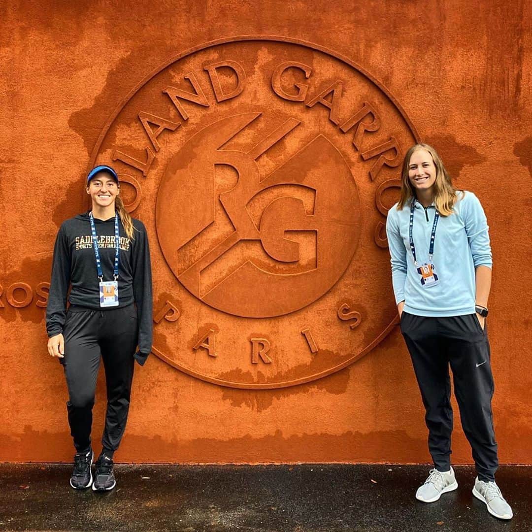 WTA（女子テニス協会）さんのインスタグラム写真 - (WTA（女子テニス協会）Instagram)「A must in Paris 📷 #RolandGarros @hayleyncarter ・・・ Are you really playing the French Open if you don’t post a pic by the clay wall? #firstFrenchOpen #itsascoldasitlooks 🇫🇷🥰」9月29日 2時17分 - wta