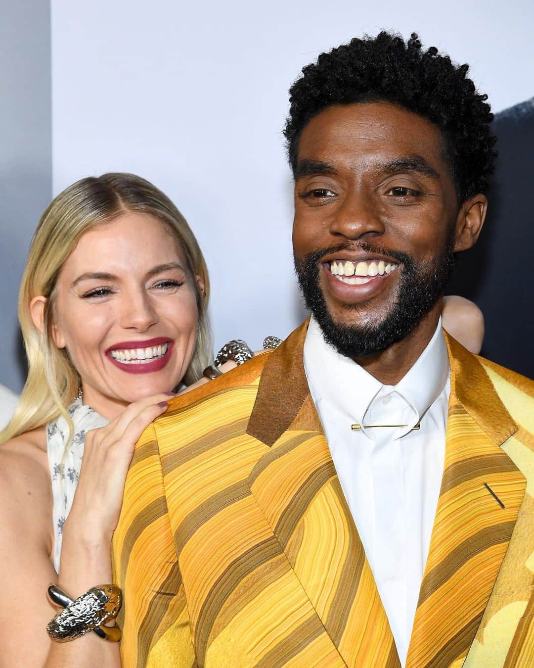Just Jaredさんのインスタグラム写真 - (Just JaredInstagram)「💔 Sienna Miller just revealed that Chadwick Boseman donated a portion of his “21 Bridges” salary to her in order for her to get the money she deserved for her work in the film. Tap this pic in the LINK IN BIO for the full story. RIP Chadwick.  #ChadwickBoseman #SiennaMiller Photo: Getty」9月29日 2時19分 - justjared