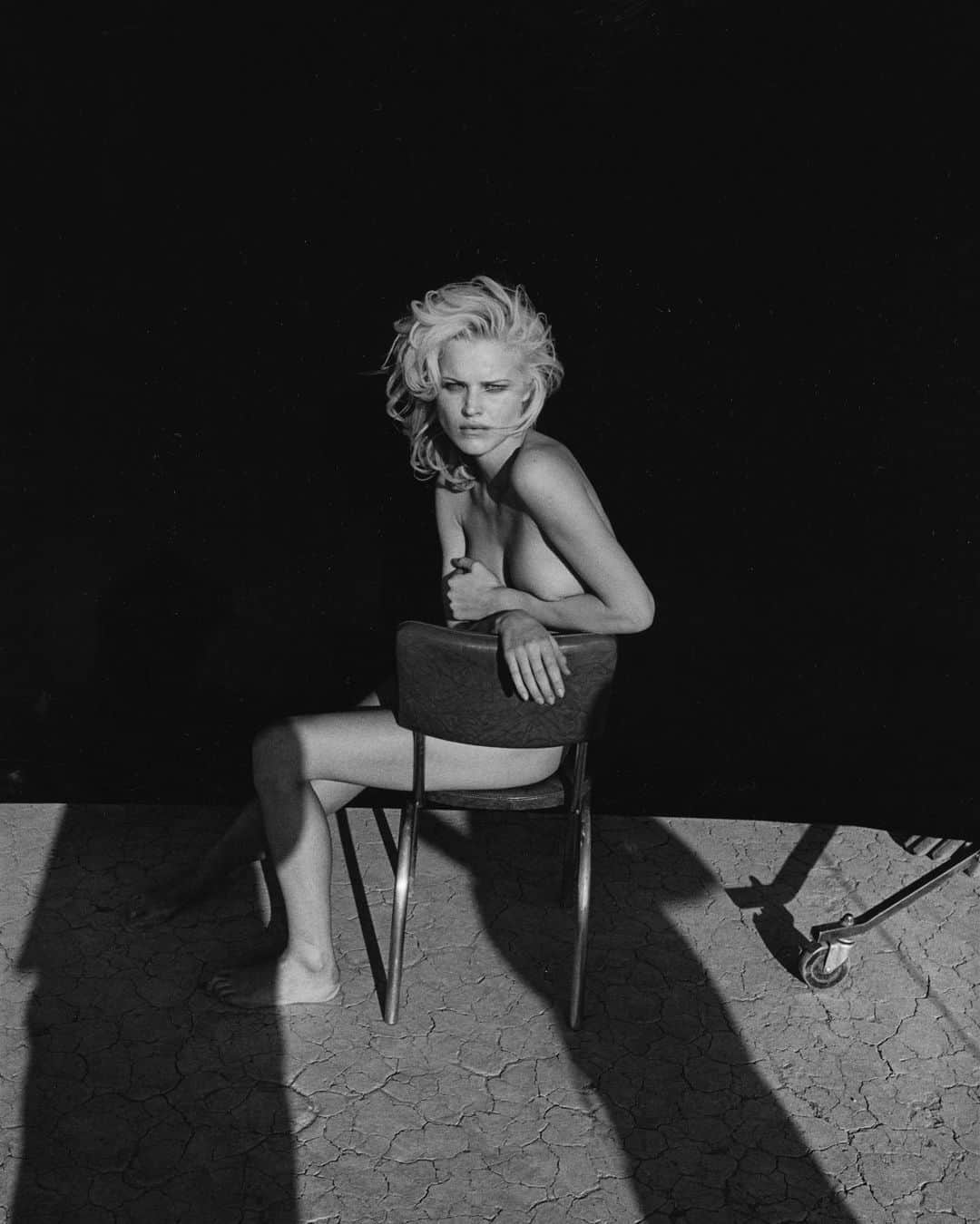 ピーター・リンドバーグさんのインスタグラム写真 - (ピーター・リンドバーグInstagram)「Eva Herzigova, El Mirage, California, 1995 #LindberghStories #Pirelli」9月29日 2時19分 - therealpeterlindbergh