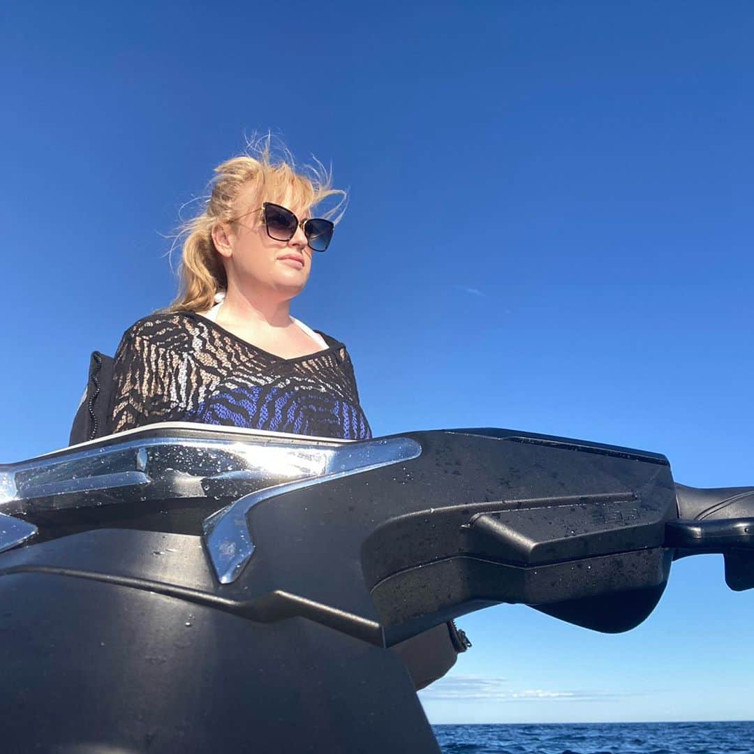 レベル・ウィルソンさんのインスタグラム写真 - (レベル・ウィルソンInstagram)「Jet ski? Oui oui 😜」9月29日 2時45分 - rebelwilson