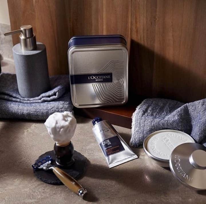 ロクシタンさんのインスタグラム写真 - (ロクシタンInstagram)「"The perfect shave preparation 🧔🏻 Regardless of whether you choose shaving gel, shaving cream or shaving soap – a shaving brush is the best way to lather up 🙌⁣ Make sure that you do not only lather your beard superficially, but that you massage the foam in in circular movements so that it also reaches your skin. With this tip, you'll always enjoy a comfortable shave. ✨"⁣ #Regram 📸 : @loccitane_boutique_bamberg ⁣ #Cade #SkinCareForMen #BeardCare #Skincare #Antiaging #NaturalBeauty #LoccitaneForMen #LOccitane」9月29日 3時01分 - loccitane