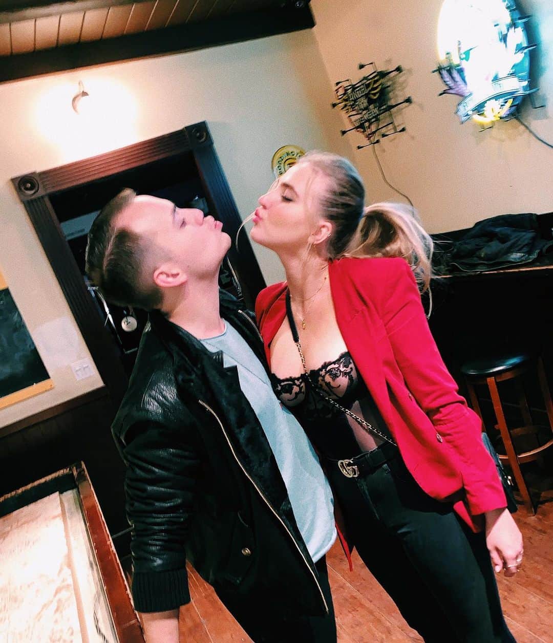 のインスタグラム：「Happy birthday to the single greatest human of all time, you are one in a million babe. I am so beyond lucky to call you my best friend ❤️」