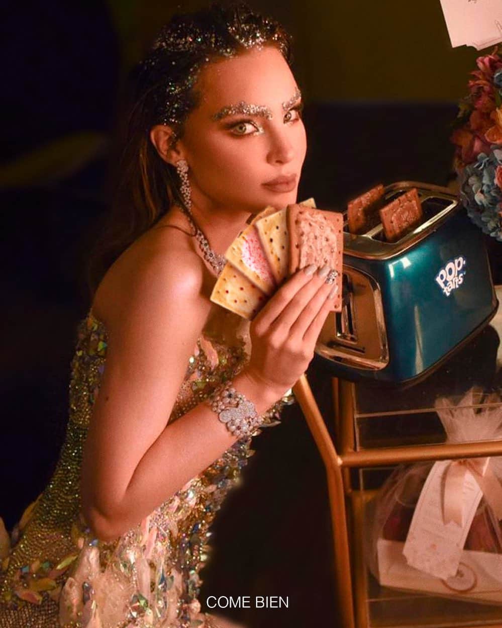 ベリンダのインスタグラム：「Y nada, solo para decirles que si aún no les quedó claro, las Pop-Tarts®️ se comen como sea. Frías o calientes son deliciosas y decidirse por un solo sabor es imposible. ¡Vayan por las suyas!  #Ad @poptartslatam #EsLoQueEs」