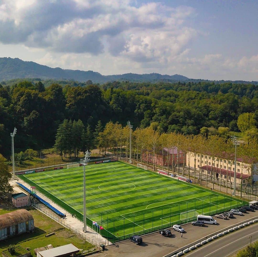 レバン・コビアシビリのインスタグラム：「🇬🇪⚽️ ლანჩხუთის მუნიციპალიტეტის სოფელ გვიმბალაურში საქართველოს ფეხბურთის ფედერაციის კიდევ ერთი საფეხბურთო აკადემია გაიხსნა.   GFF Football Academy was opened in Guria, western part of Georgia Today. @georgiagff #UEFA #FIFA #gffacademy」
