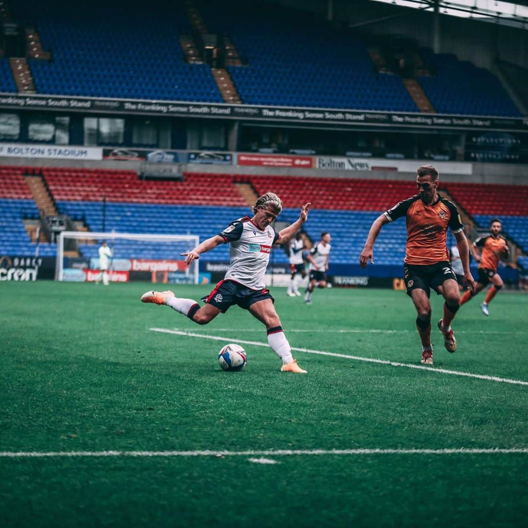 ロイド・イスグローヴさんのインスタグラム写真 - (ロイド・イスグローヴInstagram)「New chapter, excited to get going with @officialbwfc 🤝💨🔥🦵🏼#bwfc #trim #23」9月29日 3時46分 - lloydisgrove