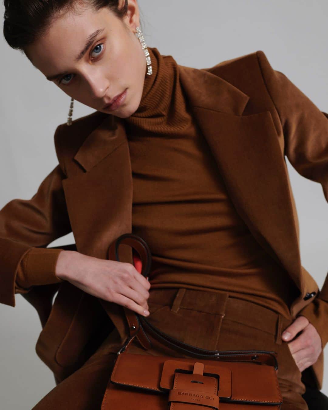 のインスタグラム：「VELVET COSTUME FOR AN AUTUMN POWER DRESSING⁣ ⁣ Photo - @ecoutecherie⁣⁣ Model - @sophiemartynova⁣⁣ ⁣⁣ #barbarabui #FW20 #tailoring #writingwithfashion #velvetcostume」