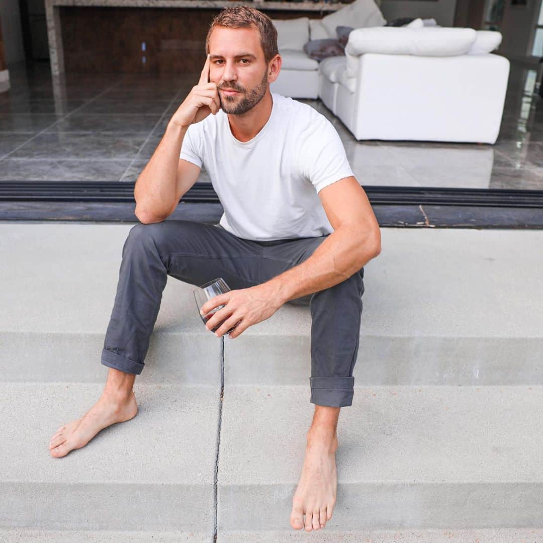 ニック・ビオールのインスタグラム：「Benjamin Buttoning my way through life.」