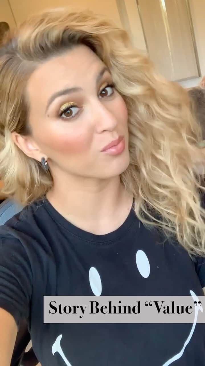 トーライ・ケリーのインスタグラム：「story behind the song: “value” 🦋📝💫」