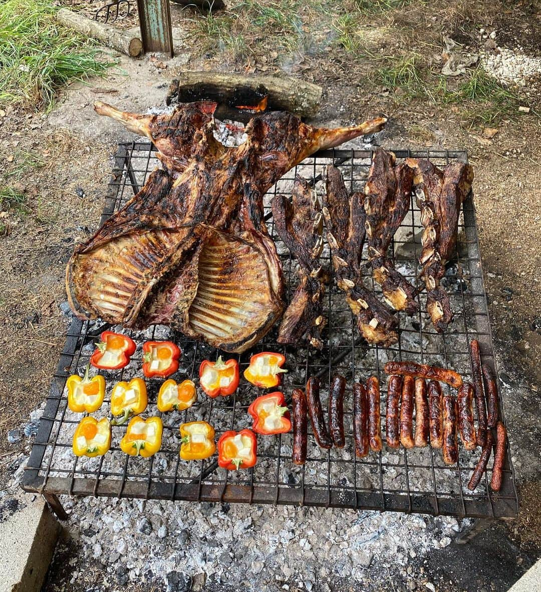 マウロ・イカルディさんのインスタグラム写真 - (マウロ・イカルディInstagram)「Tarde de Campo con amigos 🐎🧉🥩」9月29日 4時16分 - mauroicardi