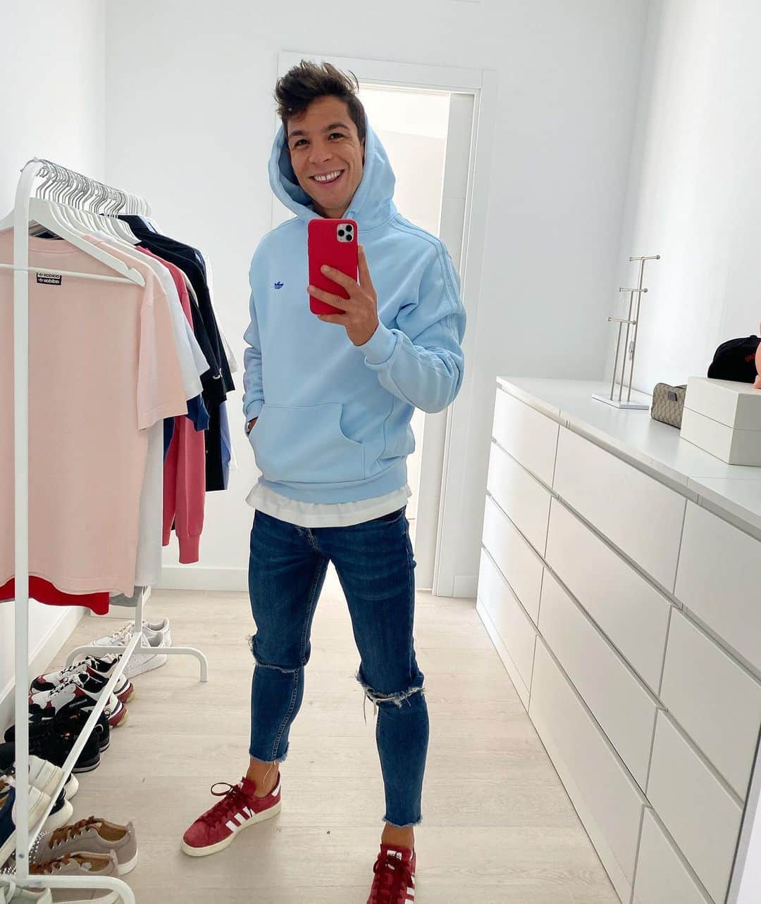 オリベル・トーレスのインスタグラム：「Cual os gusta más?  1 - 👍 @adidas_es style  2 -✌🏼 @munirhaddadi style  3 -👌 vaquero style 4 - 🤙🏼 @jkeey4 style」
