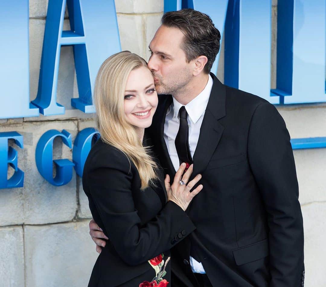 E! Onlineさんのインスタグラム写真 - (E! OnlineInstagram)「Mamma Mia, here we go again! Amanda Seyfried and her husband Thomas Sadoski quietly welcomed their second child together. Their special announcement is at the link in our bio. (📷: Getty Images)」9月29日 4時30分 - enews