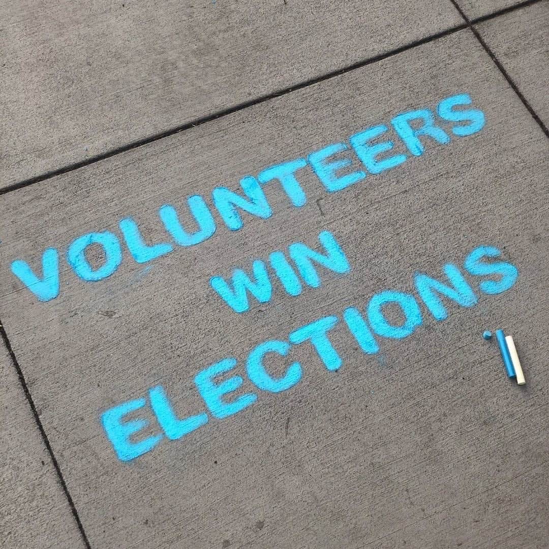 ジェームズ・ラファティのインスタグラム：「Want to help swear in a new president and flip the Senate? Sign up to volunteer now. vwe.today (Link also in bio)」