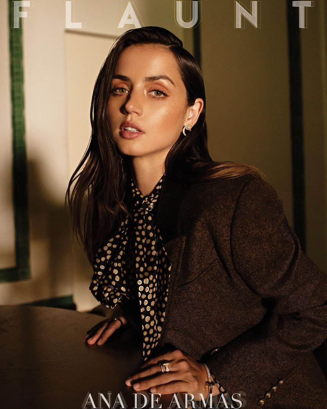 アナ・デ・アルマスのインスタグラム：「@flauntmagazine thank you for having me!  #chaosandcalm 🥀 Photographed by @yanayatsuk Styled by @muihai wearing @ysl and @tiffanyandco Hair by @jennychohair Makeup by @melaniemakeup Manicure by @kimmiekyees」