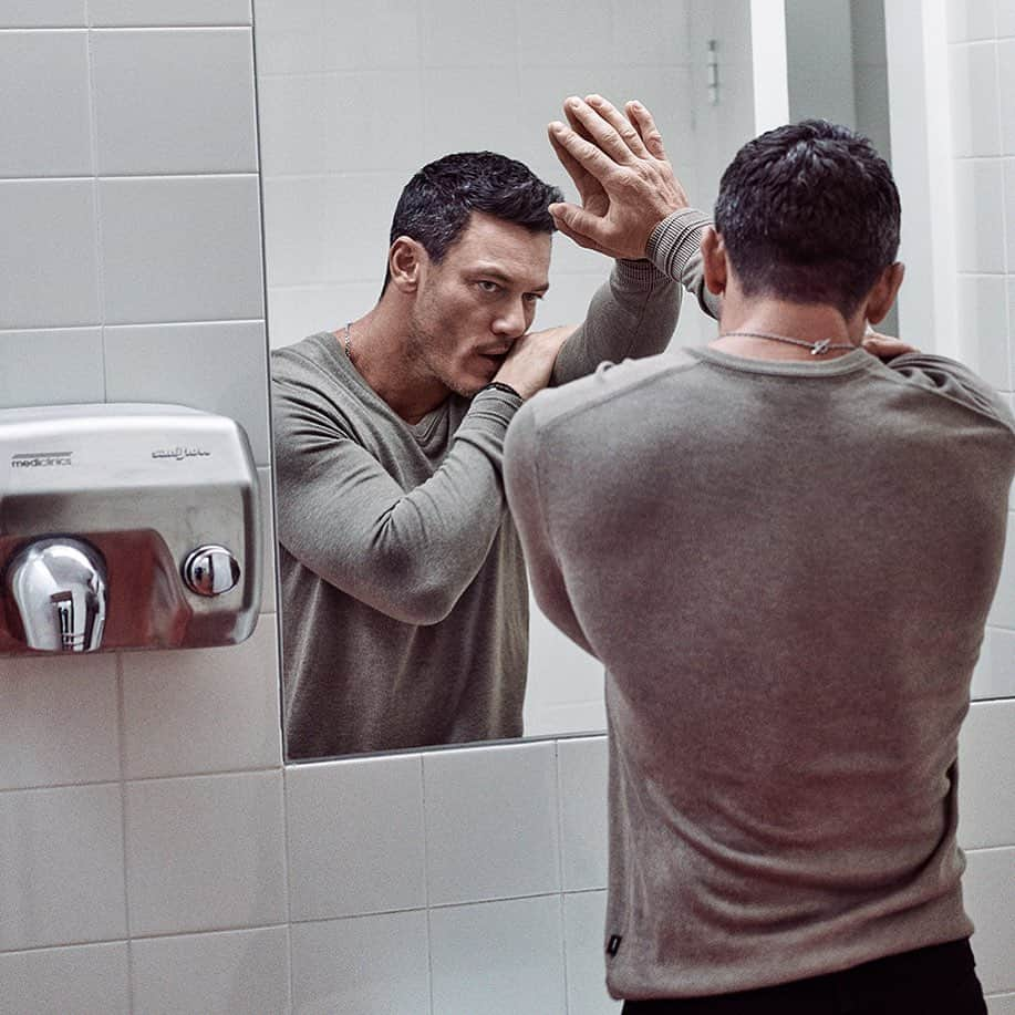 ルーク・エヴァンズさんのインスタグラム写真 - (ルーク・エヴァンズInstagram)「Come on kid, you can do it!」9月29日 5時14分 - thereallukeevans