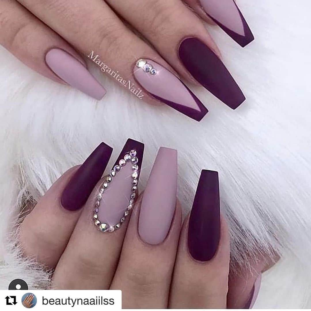 Nail Designsさんのインスタグラム写真 - (Nail DesignsInstagram)「Credit: @beautynaaiilss  ・・・ #nails#nailart#coffinnails#nailporn#valentino#modernsalon#unicornnils#coralnails#modernnails#naildesigns#hudabeauty#summernails#MargaritasNailz#glitterombrenails#nailfashion#naildesign#nailswag#hairandnailfashion#nailedit#nailcandy#teamvalentino#ombrenails#nailsofinstagram#nailaddict#nailstagram#glitternails#instagramnails」9月29日 5時24分 - nailartfeature