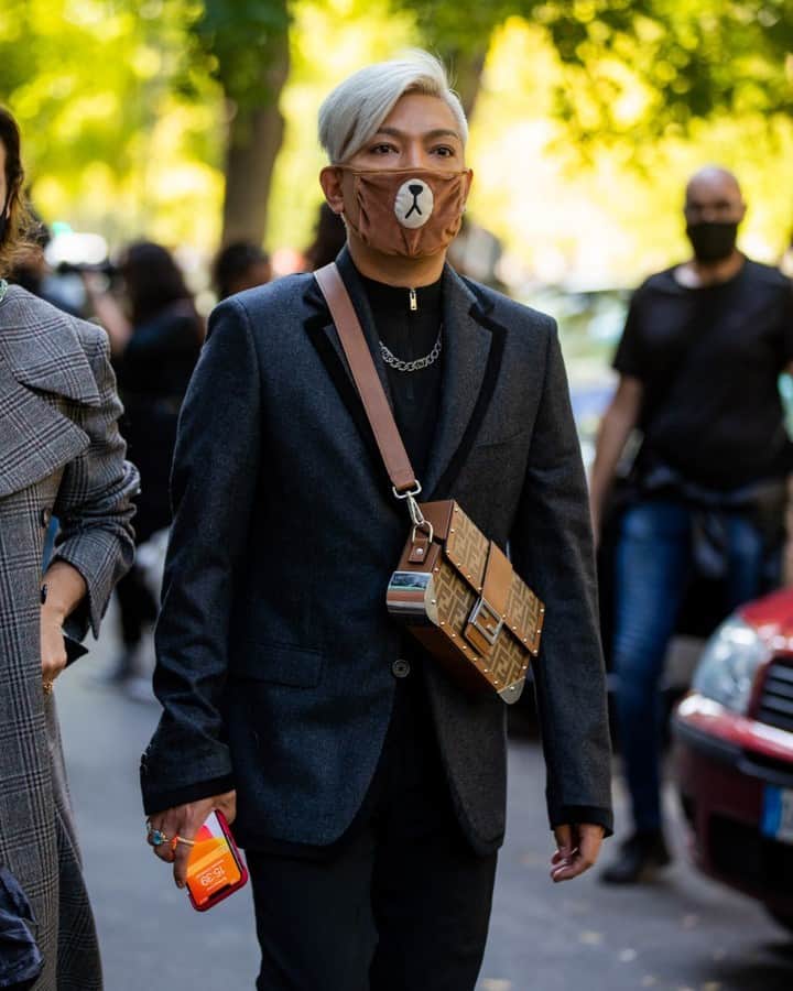GQ JAPANさんのインスタグラム写真 - (GQ JAPANInstagram)「感染対策をしながら、おしゃれにマスクを楽しむ！21年春夏「ミラノ・ファッションウィーク」に駆けつけた、ファッション業界人から学ぶ「おしゃれなマスクの着こなし方」。  Images by Getty Images  #MFW  #fashion  #mask  @cameramoda ameramodad」9月29日 11時00分 - gqjapan