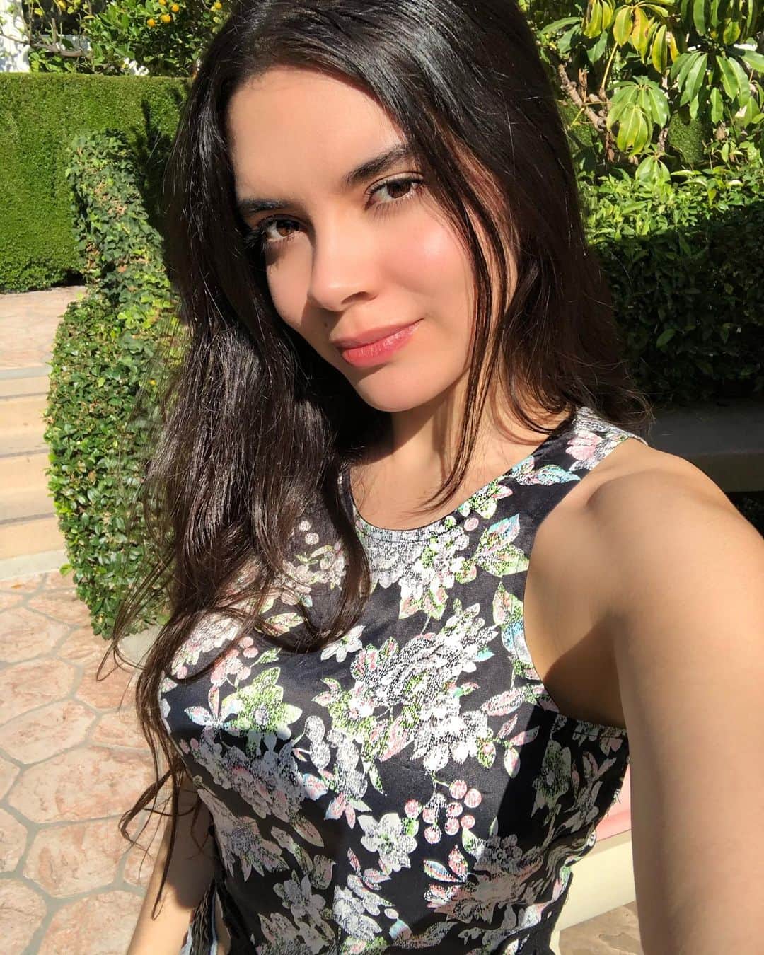 パオラ・ポーリンのインスタグラム：「My favorite things in Los Angeles are.. the flowers, the ocean and the palms 🌺🌊. Comment which ones are yours ? - Mis cosas favoritas de Los Angeles son ... las flores, el océano y las palmeras 🌺🌊. Comenta cuales son las tuyas ?」