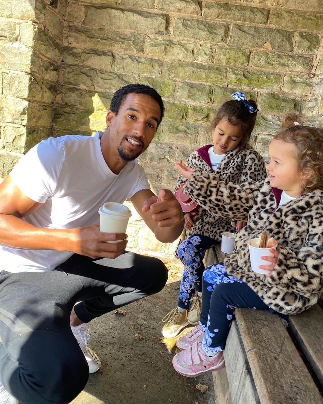 スコット・シンクレアのインスタグラム：「Park and ice cream day...」