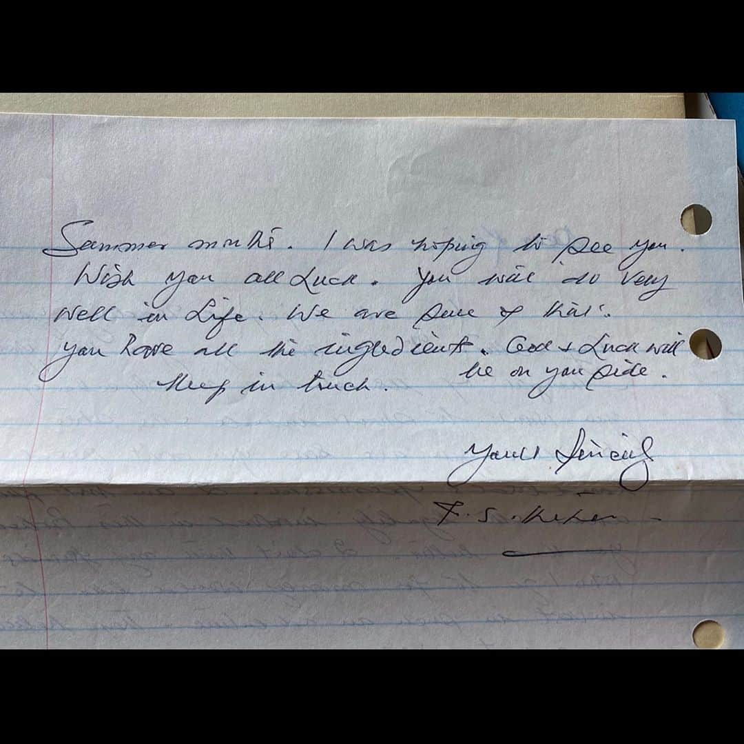 ケヴィン・スミスさんのインスタグラム写真 - (ケヴィン・スミスInstagram)「This is the letter that changed my life. Mr. Thapar - the owner/operator of @quickstopgroceries and my boss from 1989 to 1994 - sent me this letter when I was attending the @vancouverfilmschool. In it, he gave me the key to unlock my future with 12 simple words: “I have no objection if you want to shoot inside the store.” Mr. Thapar hired me himself, so he’d already been giving me a living; but by granting me permission to make a movie inside of #quickstop, he gave me a shot at a life I was dreaming about: a future in film. If the answer had been no, without the key location/set, I never would’ve written #Clerks in the first place. I’ve kept this letter for years to remind me that one small kindness can truly change the world. In a way, by giving me the thumbs up to make a movie in his store, Mr. Thapar (seen in the pic with me and the ageless Mrs. Thapar) was my Medici: a patron saint of the indie film arts. But aside from the Quick Stop green light, you can see in the letter that Mr. T also did something that cost him nothing: he encouraged a fledgling artist. He didn’t try to dissuade me from chasing a dream: he made a million-to-one shot seem possible by regarding my goals seriously. The man gave me my first job in the movie biz when he gave me a job at R.S.T. Video, and then he cleared the path for takeoff to my career in entertainment. Some people don’t like their bosses, but I loved mine - and still love them to this day. And they continue to facilitate the arts: their son Rajiv is partnered with me and @odblues7 in the Leonardo #smodcastle. I’m pretty sure it’s my destiny to buy Mr. and Mrs. Thapar out of Quick Stop one day - so they can retire and I can return to the strip mall Giving Tree that made me who I am. Apparently, even though it’s been 26 years since I jockeyed the register there, I’m not done working at Quick Stop yet. #KevinSmith #thapar #newjersey #movies #moviehistory」9月29日 5時41分 - thatkevinsmith