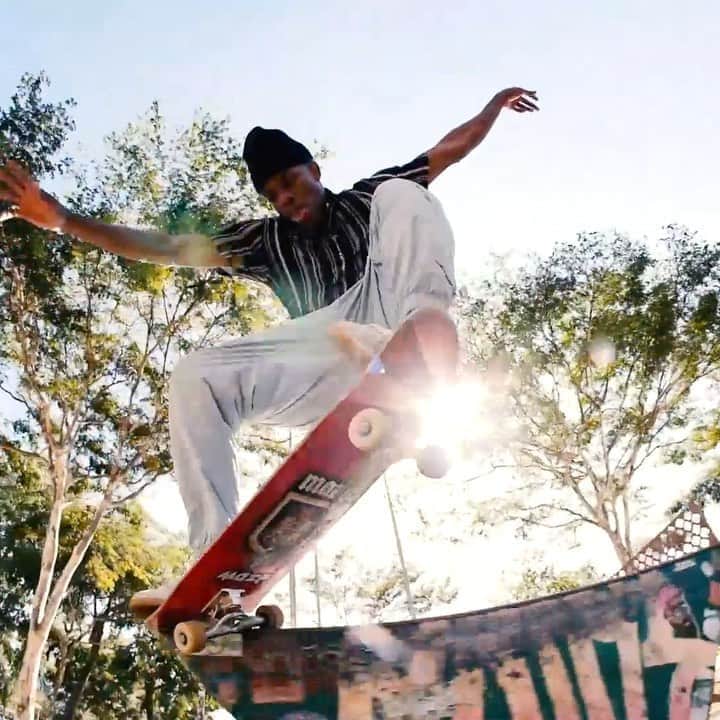 スラッシャーのインスタグラム：「👉🏾 @gabrielfortunat FLEXING for @boneswheels 💥 Part playing on ThrasherMagazine.com 📲」