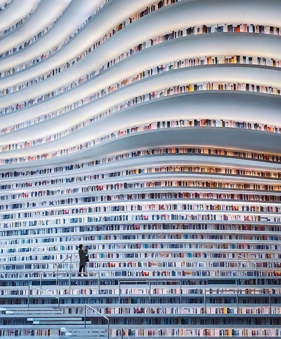 Canon Photographyさんのインスタグラム写真 - (Canon PhotographyInstagram)「Can you guess how many books are in this library?  Photography // @jordhammond  Curated by @henry.nathan  #china #library #books #architecture」9月29日 5時51分 - cpcollectives