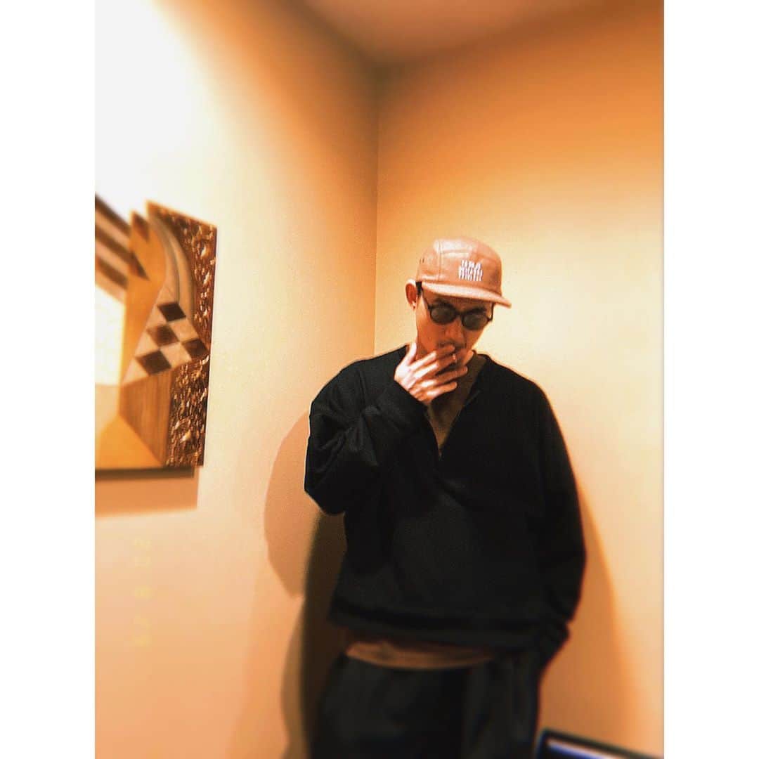 江口雅也のインスタグラム：「black✖️brown  @cctb_2020  @willychavarrianewyork  @mightry_elnest 🧢  #malemodel  #asianmodel  #japanese #mensfashion  #mensstyle  #streetfashion  #streetstyle  #willychavarria  #elnest  #ウィリーチャバリア #エルネスト #メンズモデル #モデル #メンズファッション #ファッション #ストリートファッション」
