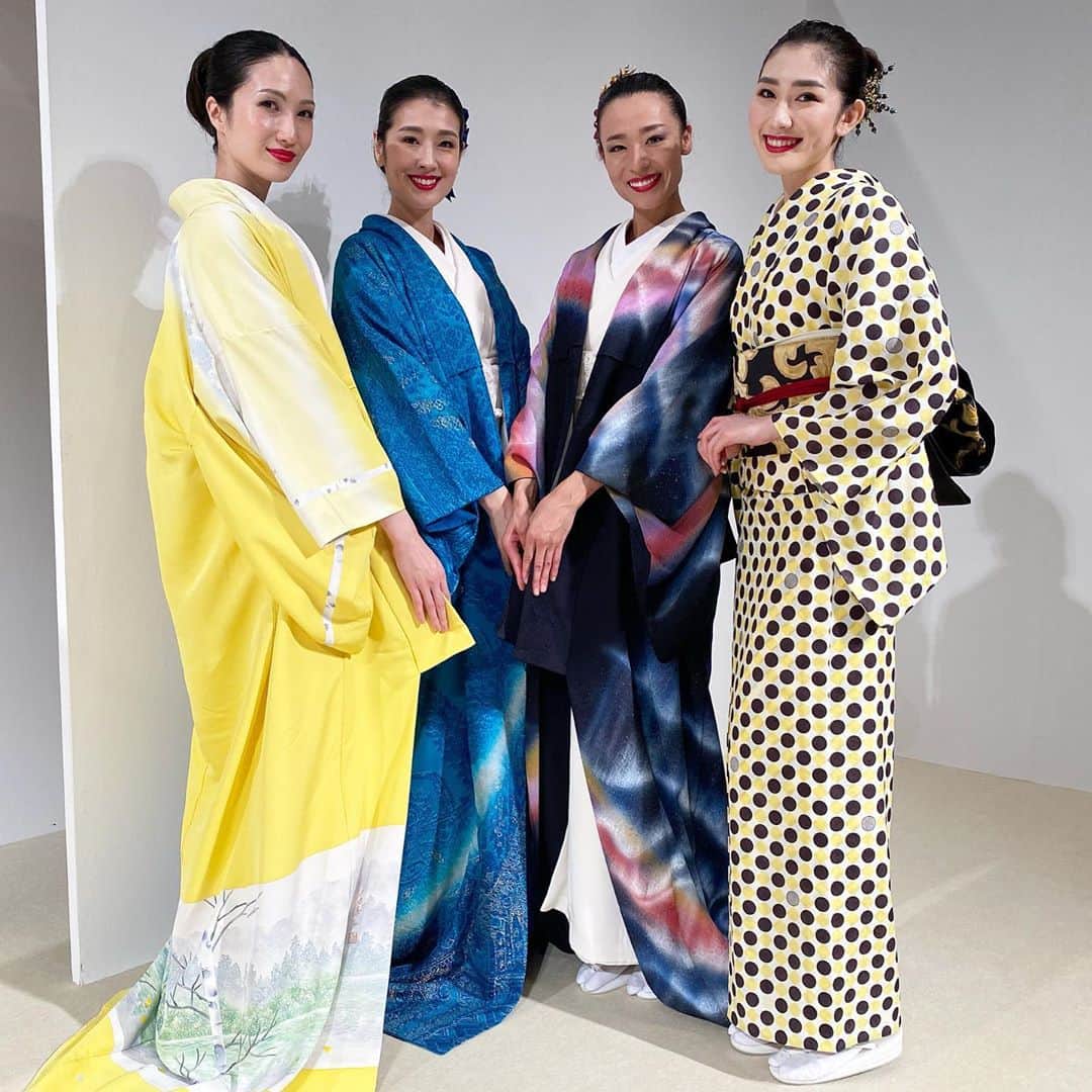 西山由のインスタグラム：「Avec Booze model ♡ Karin, Yuki et Mizuki, elles sont belles toujours !」