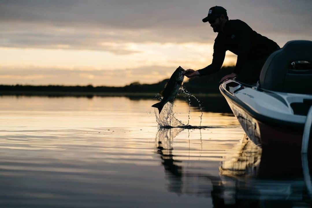 のインスタグラム：「Who went fishing this weekend? Drop us a comment and let us know what you caught! #AbuGarcia #Fish2Win」