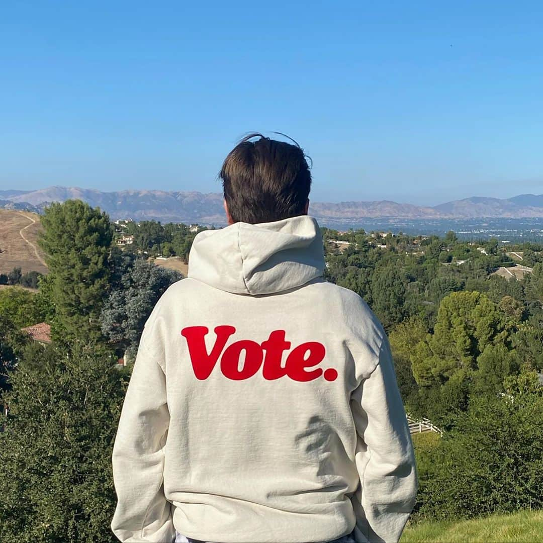 スコット・ディジックさんのインスタグラム写真 - (スコット・ディジックInstagram)「Ah we can VOTE if we want to, we can leave your friends behind Cause your friends don't VOTE and if they don't VOTE well they’re are no friends of mine」9月29日 7時06分 - letthelordbewithyou