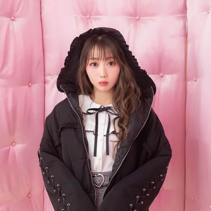 双木昭夫のインスタグラム：「大谷映美里ちゃんとハニーシナモンの撮影しました、私の作ったピンクのパーテーション」